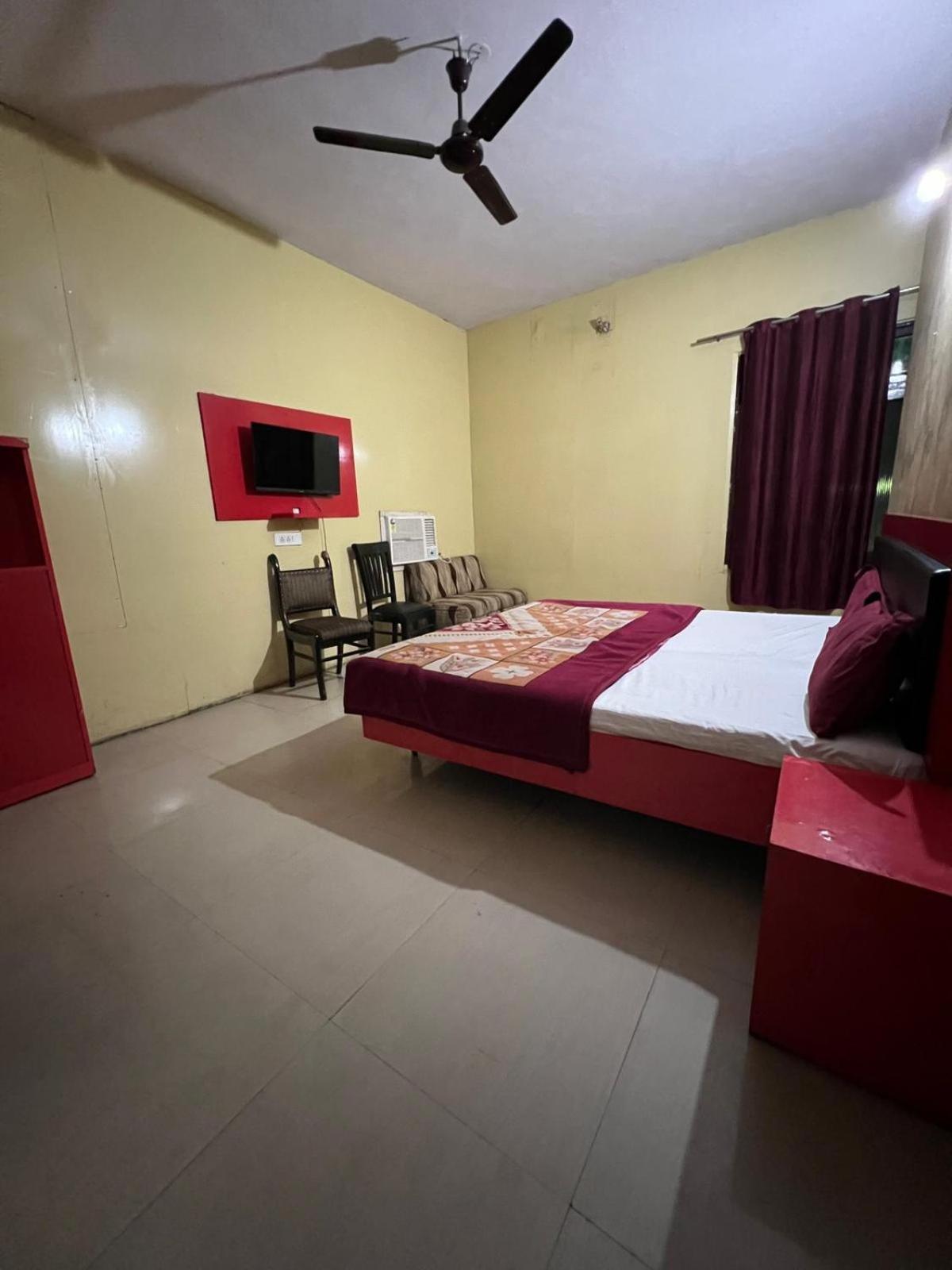 Hotel Skylark Амритсар Екстериор снимка