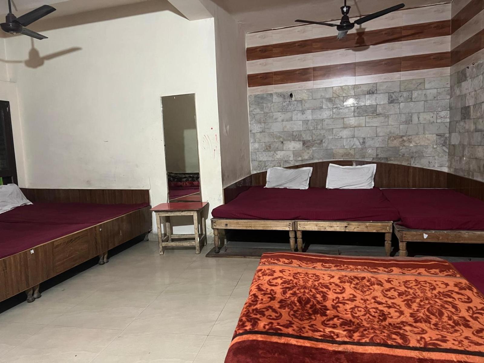 Hotel Skylark Амритсар Екстериор снимка